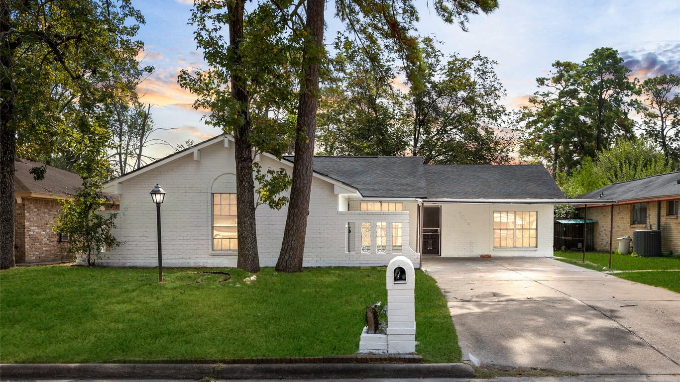 Houston 1-story, 3-bed 5030 Hollybrook Lane-idx