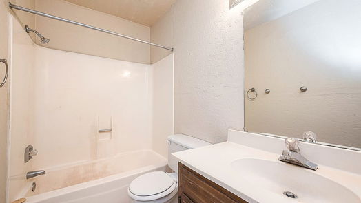 Houston 2-story, 2-bed 8016 Ellinger Lane-idx