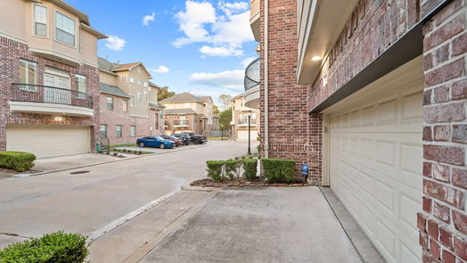 Houston 3-story, 3-bed 8127 Estes Glen Lane-idx