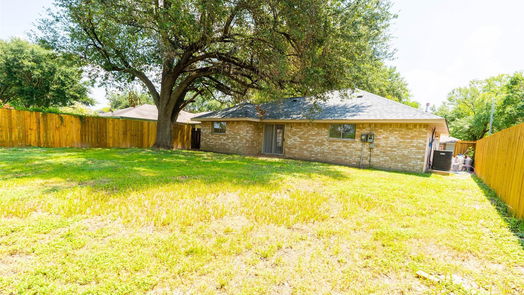 Houston 1-story, 4-bed 7230 Log View Drive-idx