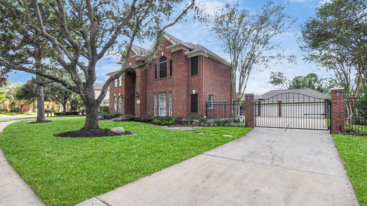 Houston 2-story, 5-bed 5331 Indian Shores Lane-idx