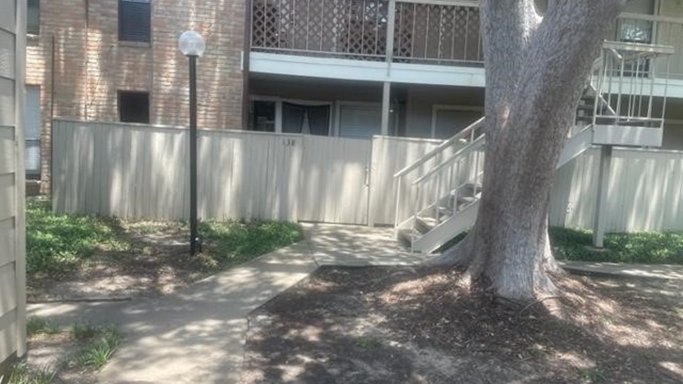 Houston 1-story, 2-bed 2110 Wilcrest Drive 138-idx