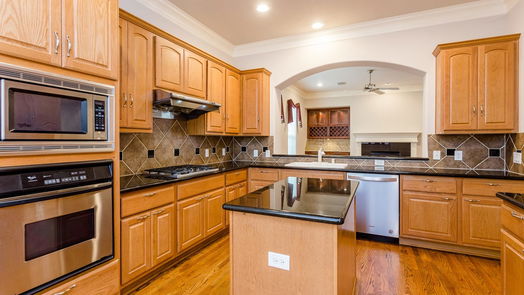 Houston 2-story, 3-bed 10130 Holly Chase Drive-idx