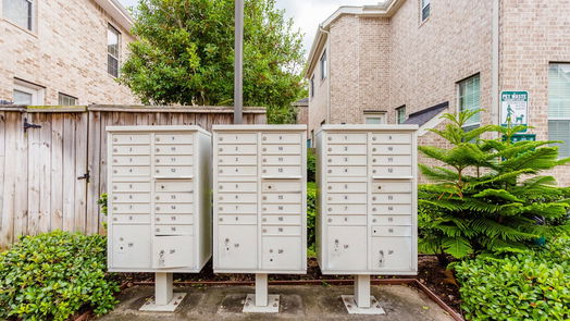 Houston 2-story, 3-bed 10130 Holly Chase Drive-idx
