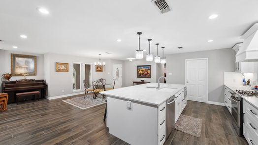 Houston 1-story, 4-bed 10703 Riverview Drive-idx
