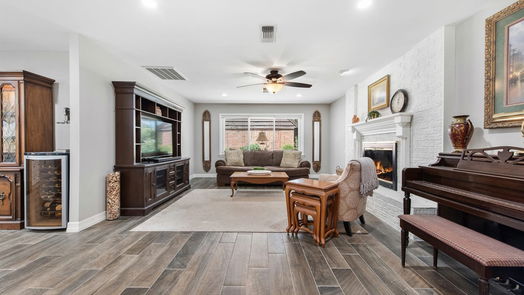 Houston 1-story, 4-bed 10703 Riverview Drive-idx