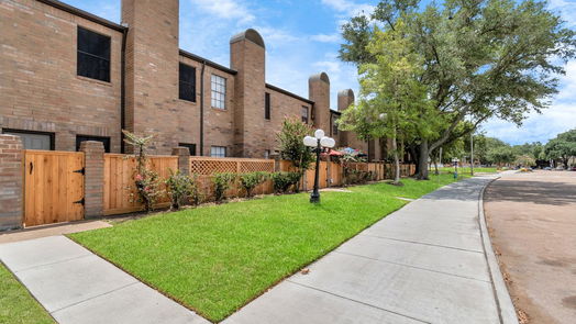 Houston 2-story, 2-bed 9850 Pagewood Lane 105-idx