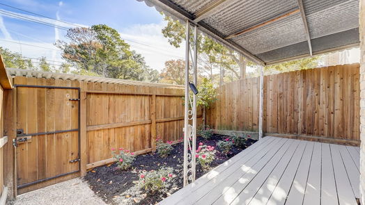 Houston 2-story, 3-bed 1669 W Sam Houston Parkway S-idx