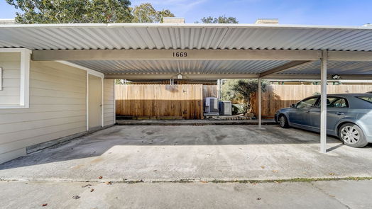 Houston 2-story, 3-bed 1669 W Sam Houston Parkway S-idx