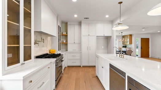 Houston 1-story, 4-bed 10719 Lynbrook Drive-idx