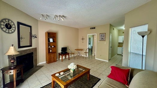 Houston 1-story, 1-bed 10855 Meadowglen Lane 1112-idx