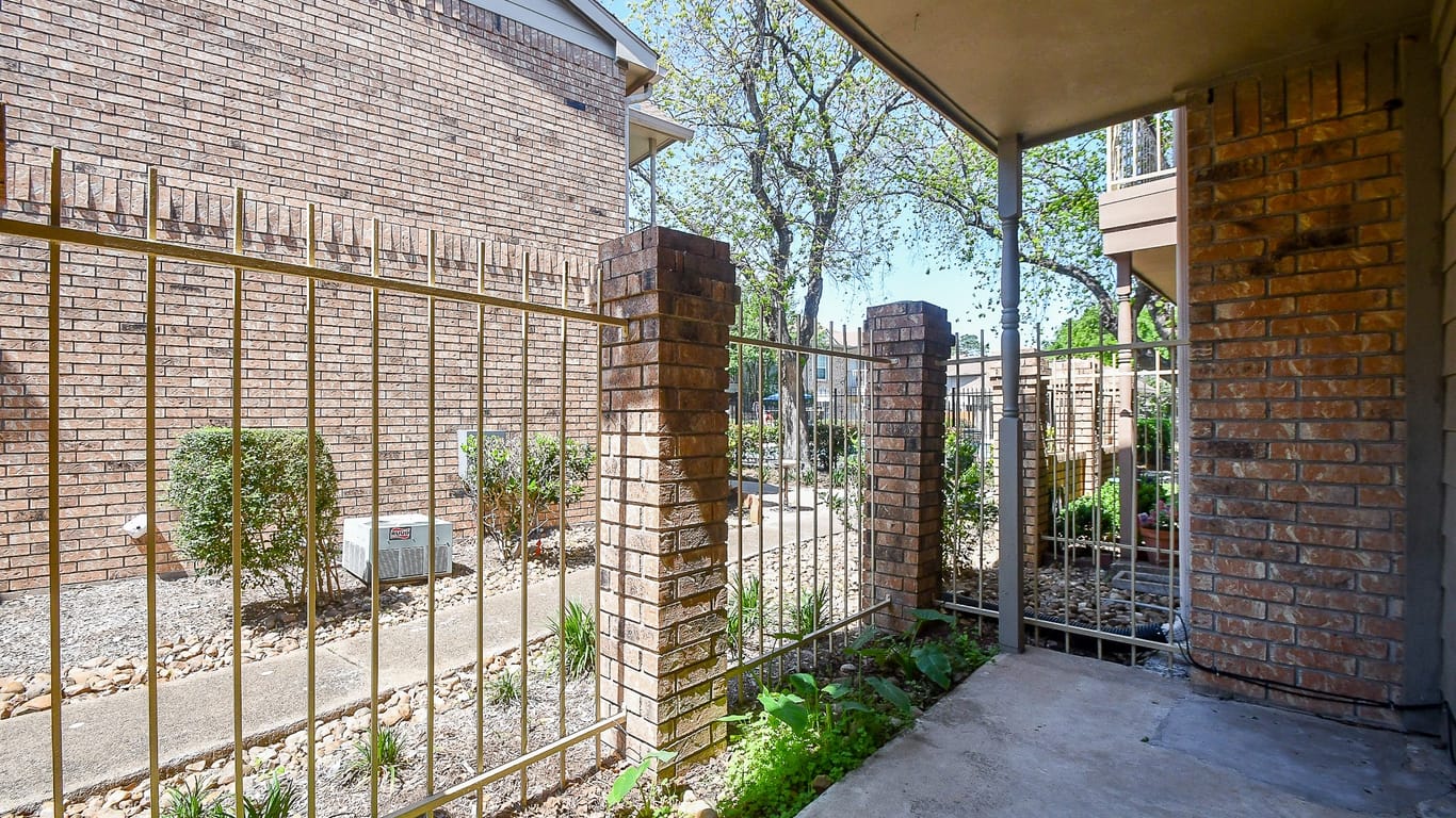 Houston 1-story, 1-bed 10615 Briar Forest Drive 603-idx