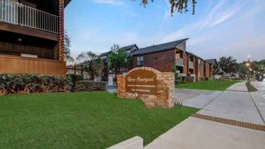 Houston 1-story, 2-bed 3100 Walnut Bend Lane 315-idx