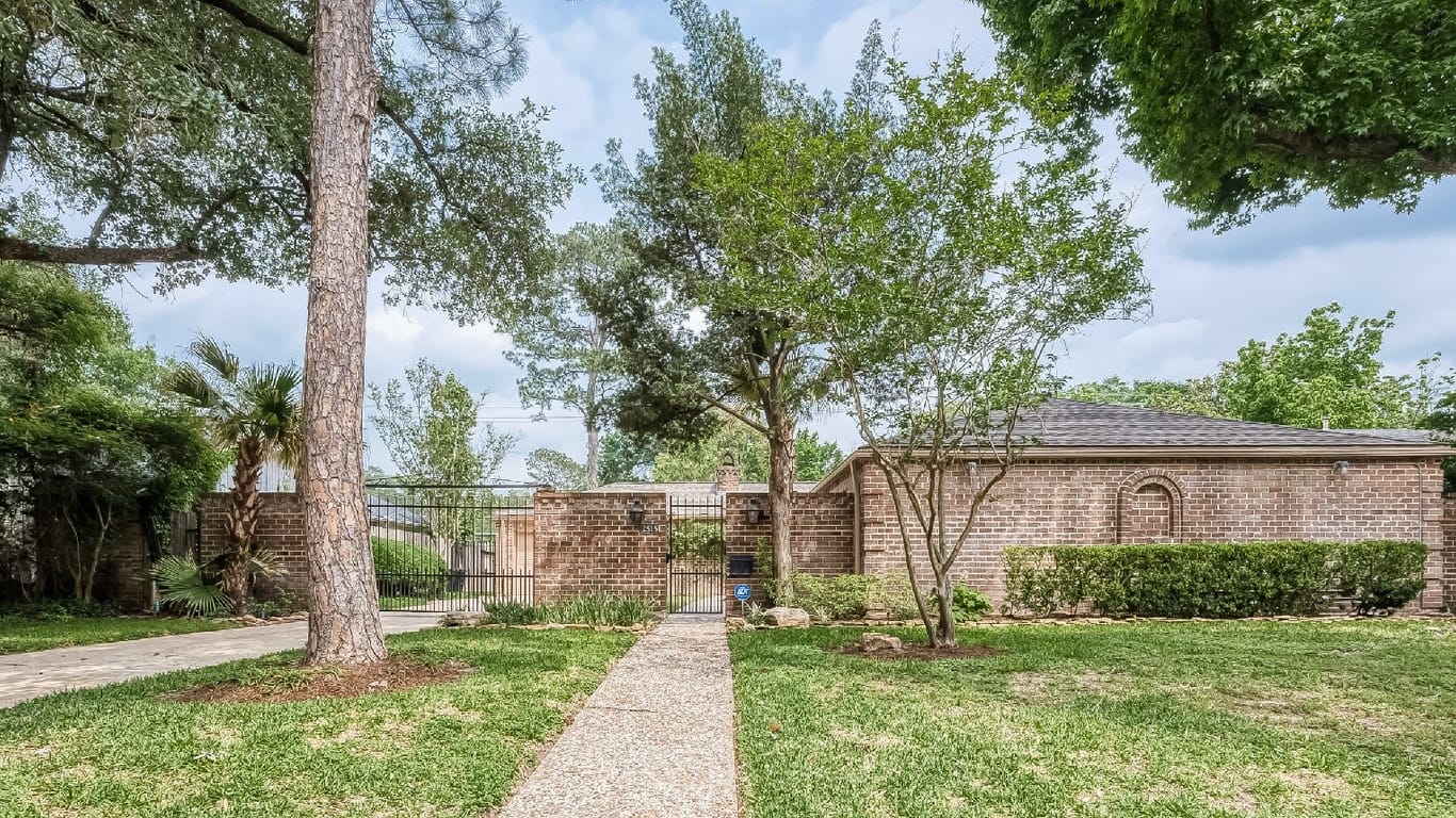 Houston 1-story, 3-bed 2515 Briarpark Drive-idx