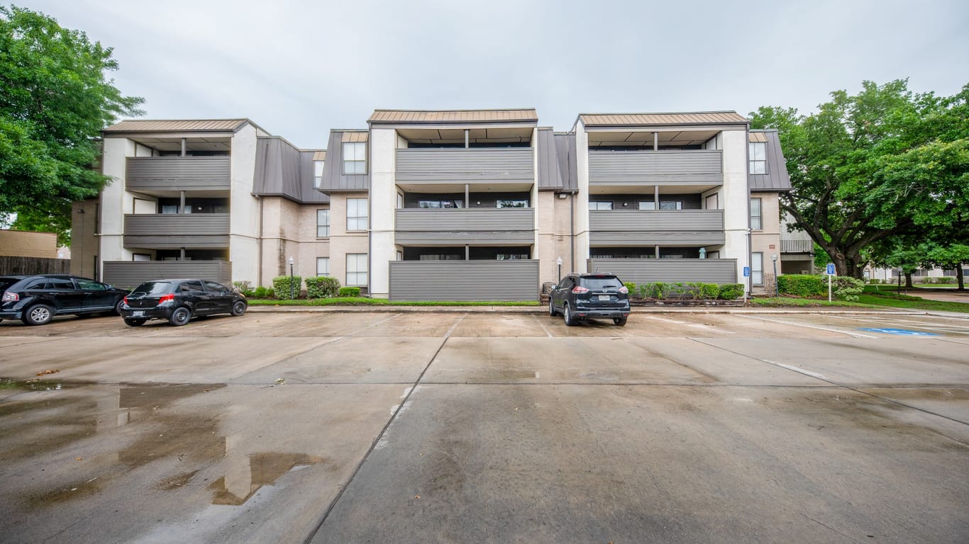 Houston 1-story, 2-bed 3005 Walnut Bend Lane 32-idx