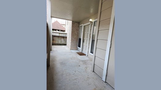 Houston 1-story, 2-bed 2100 Wilcrest Drive 125-idx