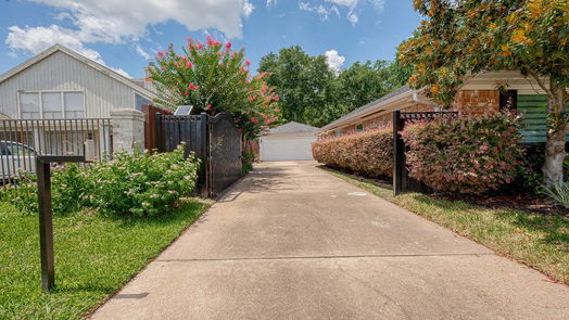 Houston 1-story, 4-bed 10118 Briar Forest Drive-idx