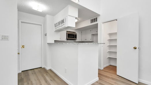 Houston 2-story, 2-bed 10855 Meadowglen Lane 832-idx