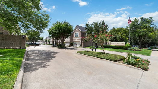 Houston 3-story, 3-bed 10014 Holly Chase Drive-idx