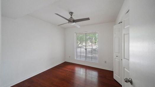 Houston 1-story, 2-bed 3900 Woodchase Drive 52-idx