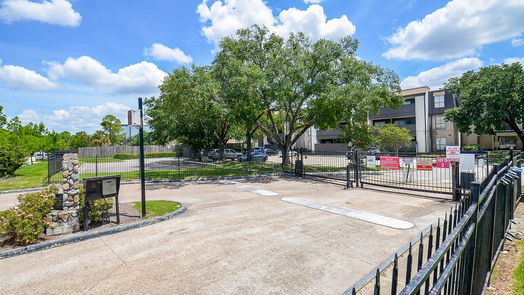 Houston 1-story, 2-bed 3075 Walnut Bend Lane 23-idx