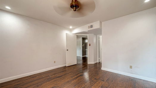 Houston 1-story, 3-bed 3085 Walnut Bend Lane 21-idx