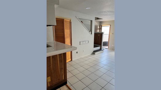 Houston 2-story, 1-bed 2110 Wilcrest Drive 111-idx