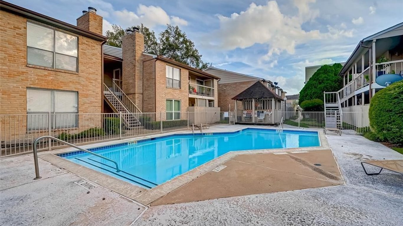 Houston 2-story, 1-bed 2110 WILCREST Drive 123-idx