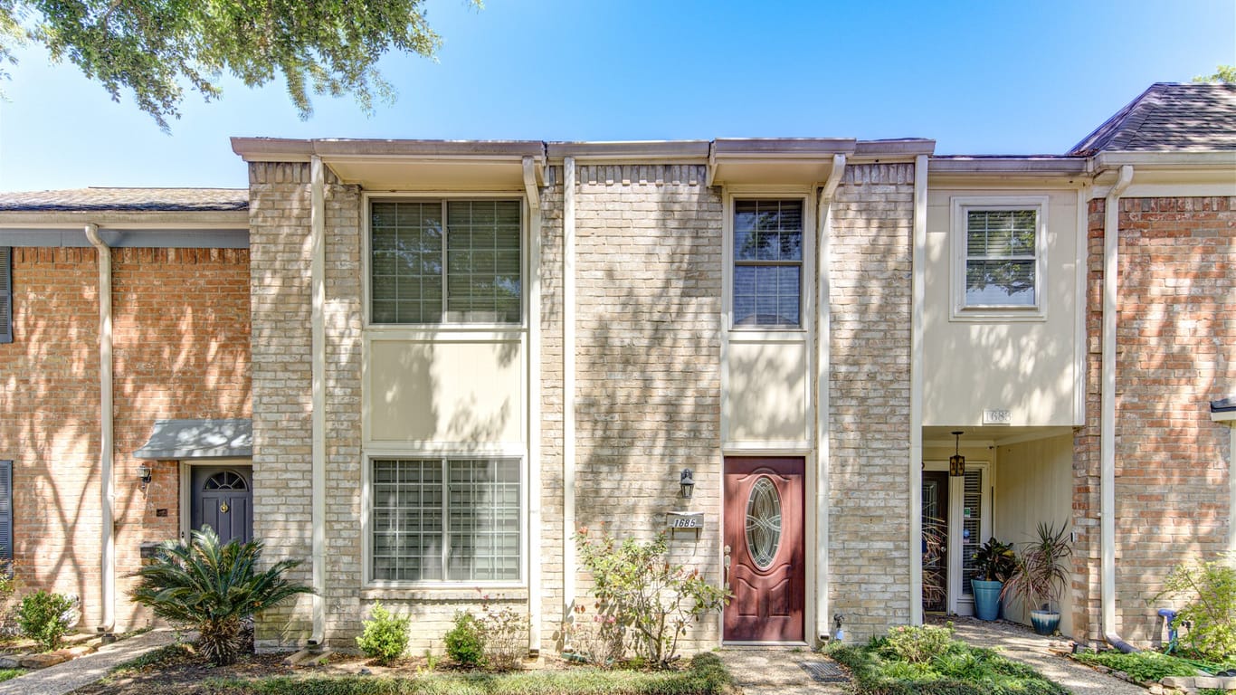 Houston 2-story, 3-bed 1685 W Sam Houston Parkway S-idx