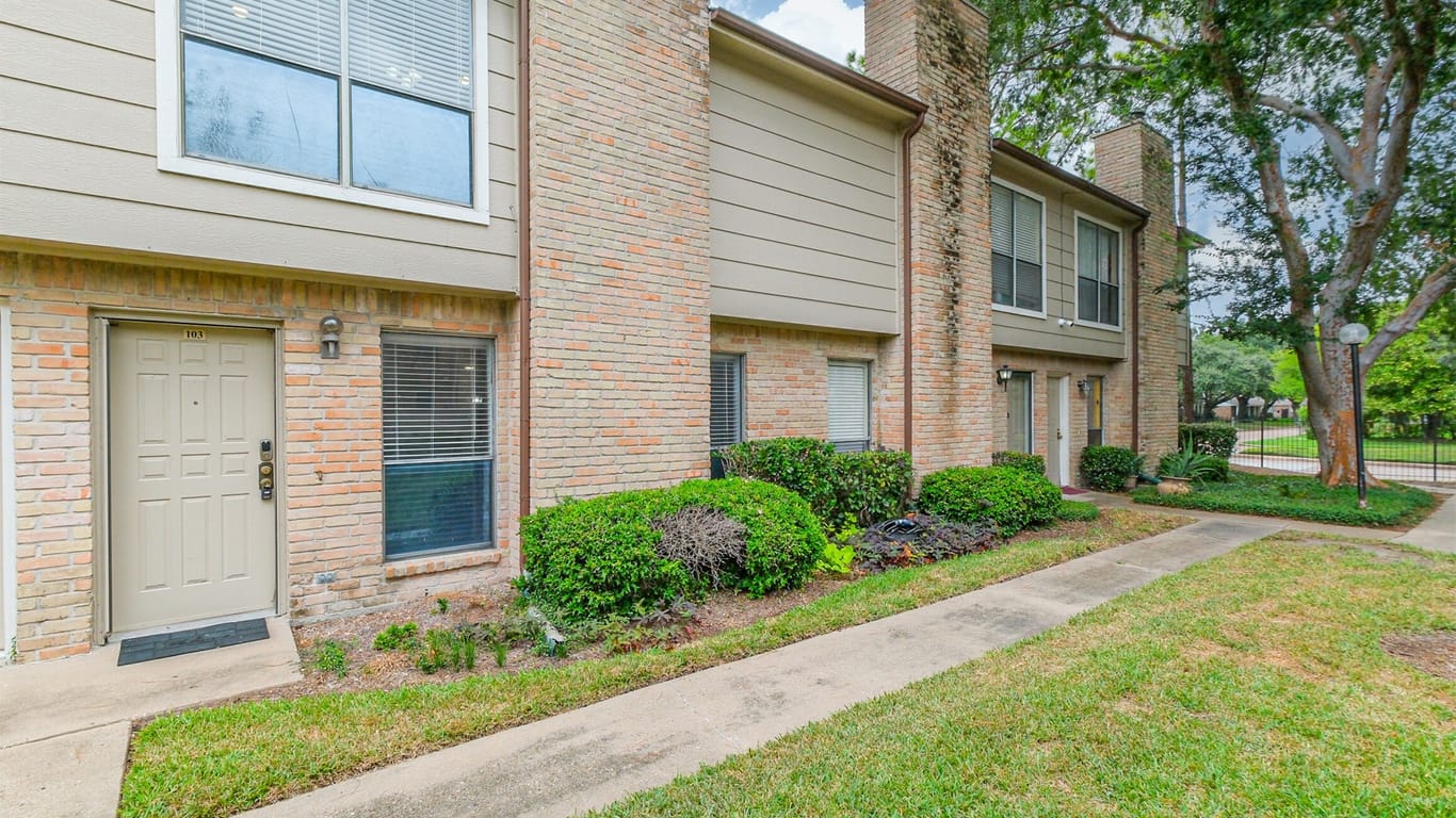 Houston 2-story, 2-bed 2110 Wilcrest Drive 103-idx