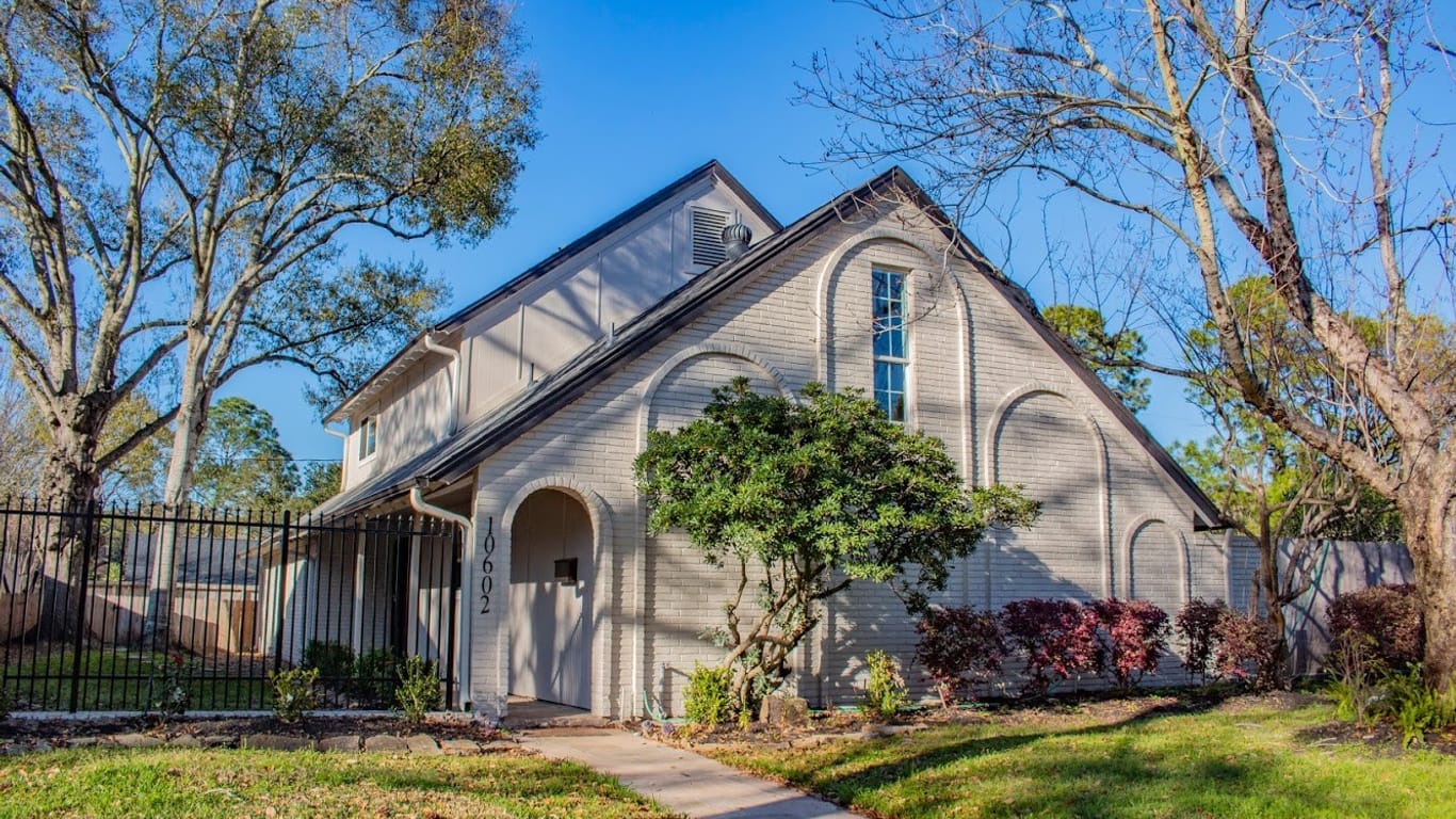 Houston 2-story, 4-bed 10602 Riverview Drive-idx