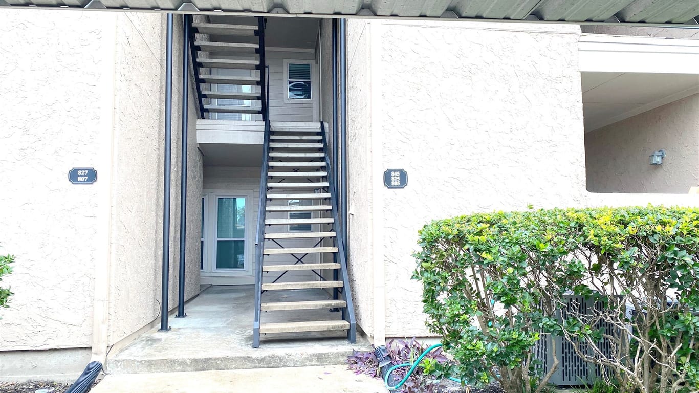 Houston 1-story, 0-bed 10855 Meadowglen Lane 825-idx