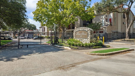 Houston null-story, 1-bed 10855 Meadowglen Lane 1101-idx