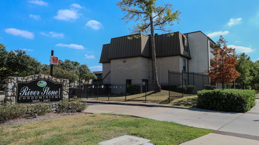 Houston 1-story, 1-bed 3035 Walnut Bend Lane 33-idx