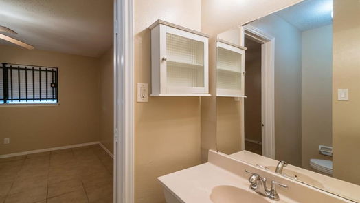 Houston 1-story, 2-bed 1104 W Tri Oaks Lane 117-idx