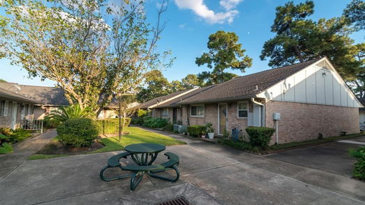 Houston 1-story, 2-bed 1104 W Tri Oaks Lane 117-idx