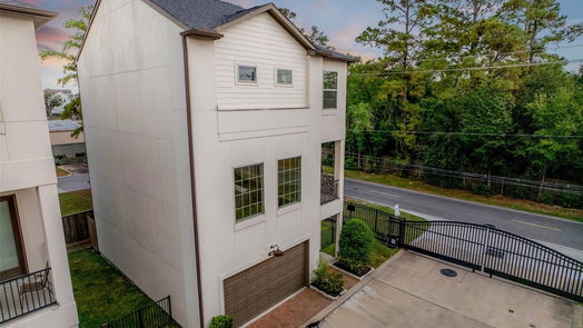 Houston 3-story, 3-bed 10902 Brookeshire Chase Lane-idx