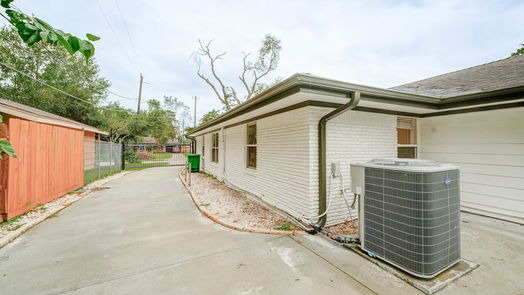 Houston 1-story, 4-bed 10328 Shadow Oaks Drive-idx