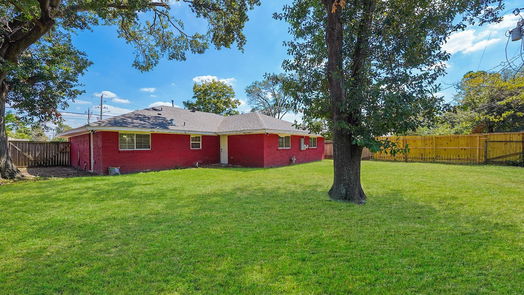 Houston 1-story, 3-bed 1337 Conrad Sauer Drive-idx