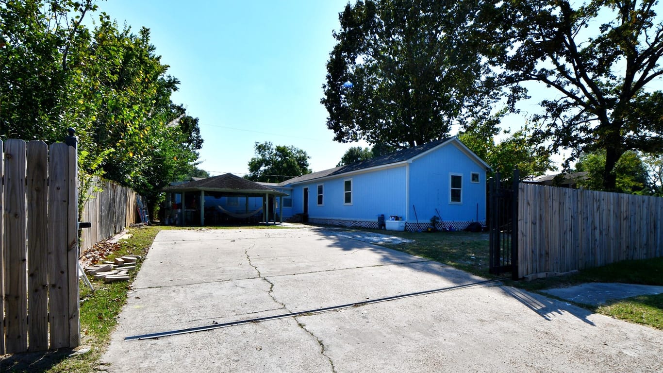 Houston 1-story, 5-bed 12006 Drifting Winds Drive-idx