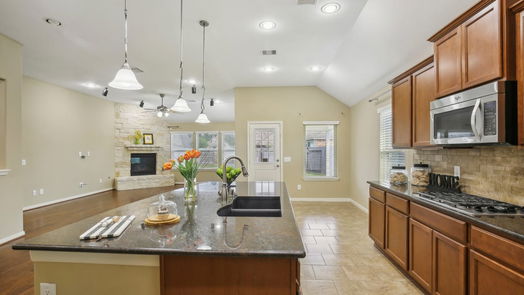 Houston 1-story, 3-bed 16927 Lake Willowby Lane-idx