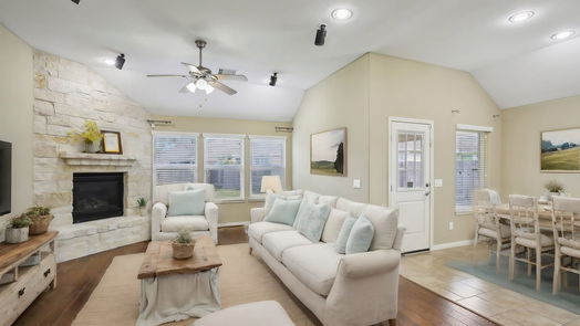 Houston 1-story, 3-bed 16927 Lake Willowby Lane-idx