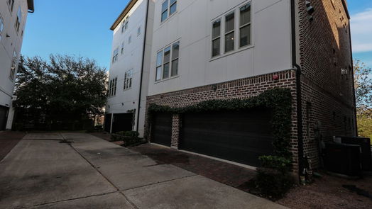 Houston 4-story, 4-bed 9642 Fannin Station W-idx