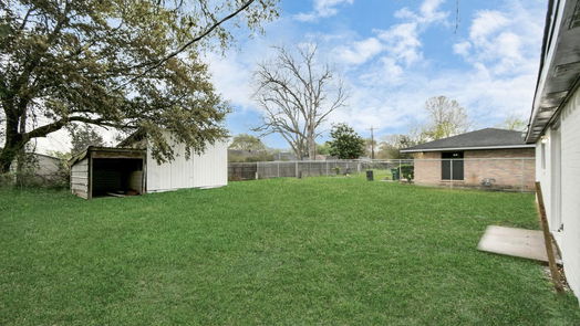 Houston 1-story, 3-bed 6411 Hollow Oaks Drive-idx