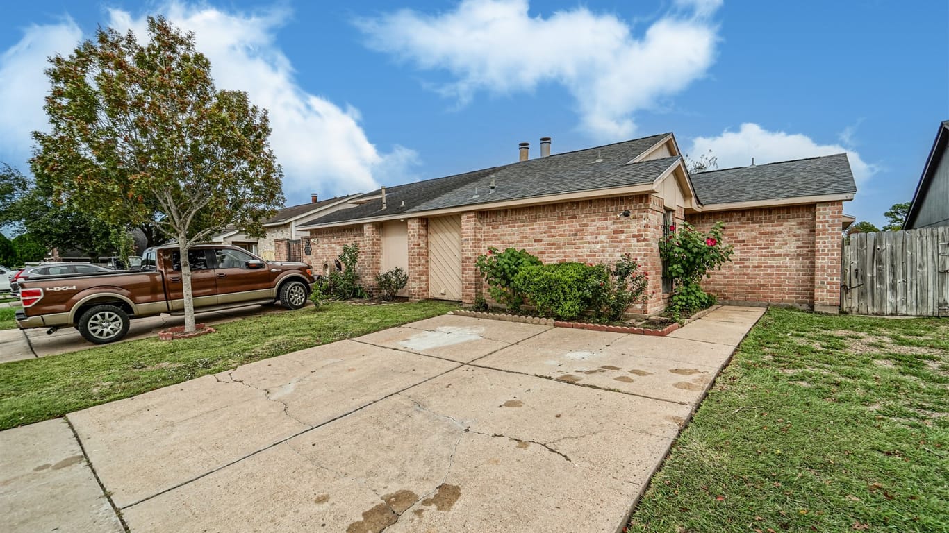Houston 1-story, 2-bed 16533 Gold Ridge Lane-idx