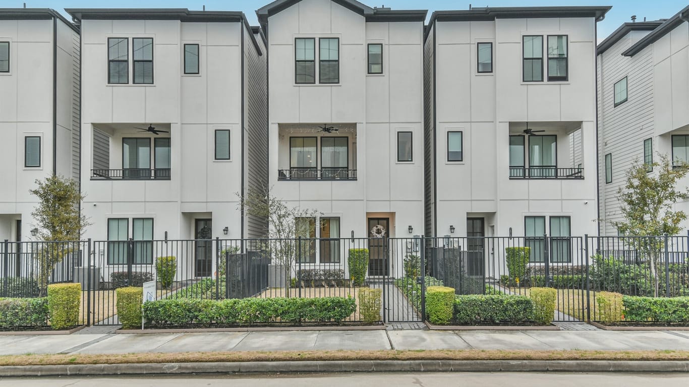 Houston 3-story, 3-bed 2818 Grand Fountains Drive C-idx