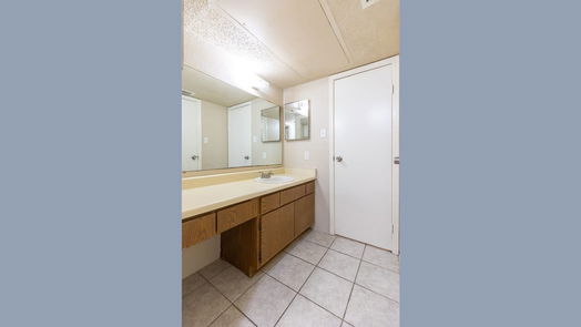 Houston 1-story, 2-bed 2750 Holly Hall Street 1710-idx