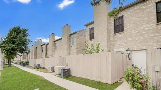 Houston 2-story, 2-bed 3174 Holly Hall Street-idx