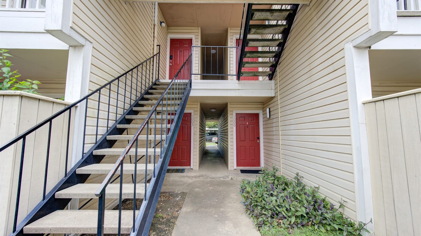 Houston 1-story, 2-bed 2750 Holly Hall Street 1007-idx