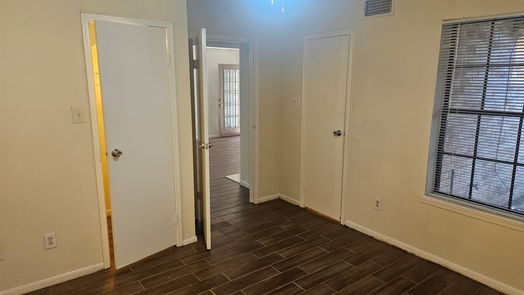 Houston 1-story, 2-bed 2425 Holly Hall Street A6-idx